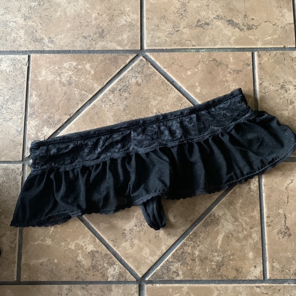 Black Lace Lingerie - Picture 4 of 5